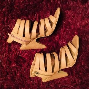 Open toed heels 👠